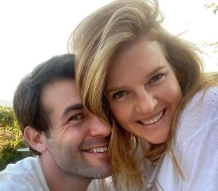 Elizabeth Jae Byrd Biography, James Wolk Wife, Age, Net Worth, Instagram