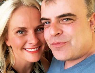 Who is Emma Gleave, wife of Simon Gregson? Her biography, age, career