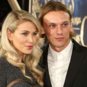 jamie-campbell-bower-relationship-status-girlfriend-or-wife-2022